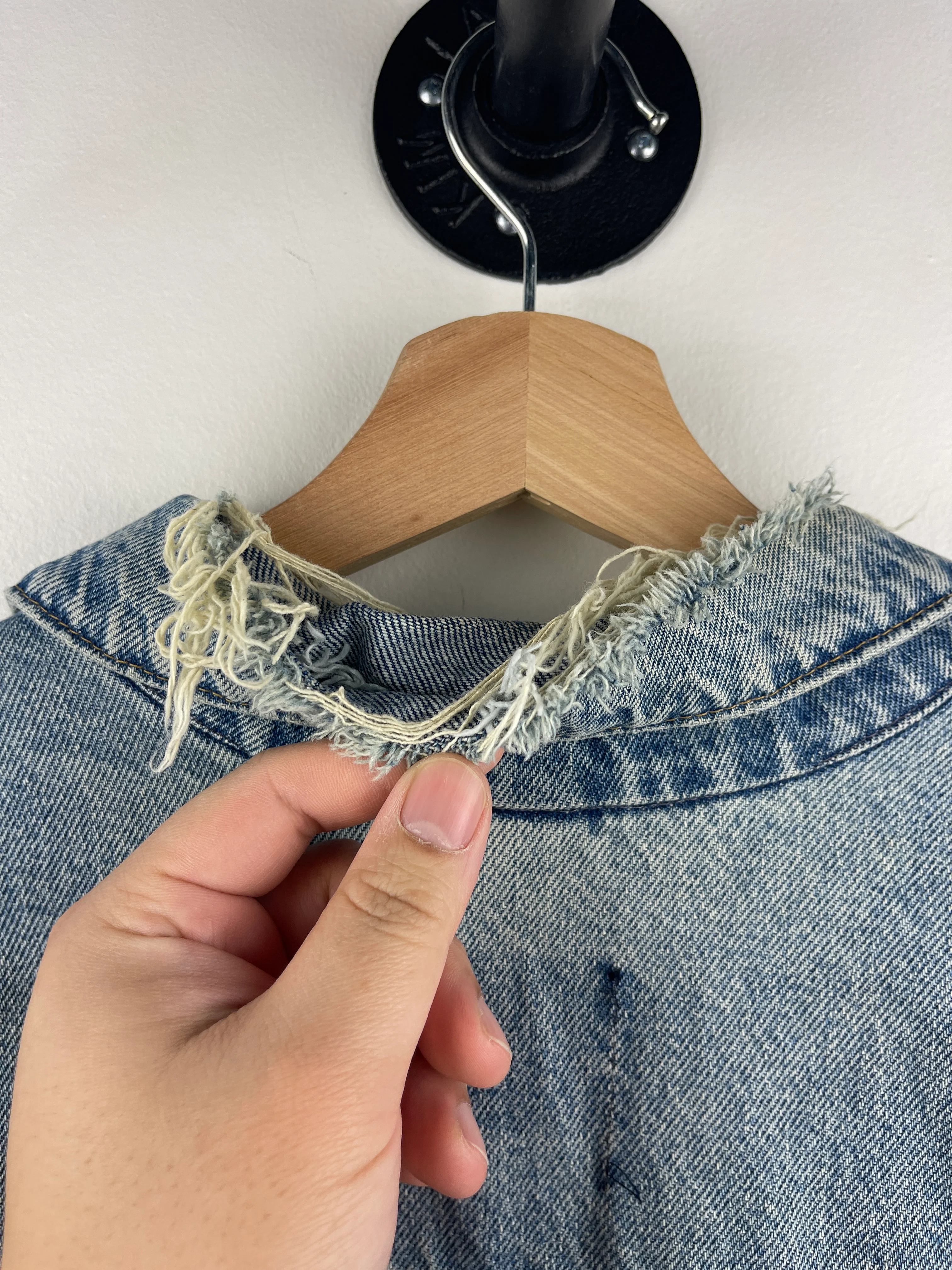 Vintage 90s Carhartt Trucker Thrashed Blue Denim Work Jacket JU1998 - Image 5