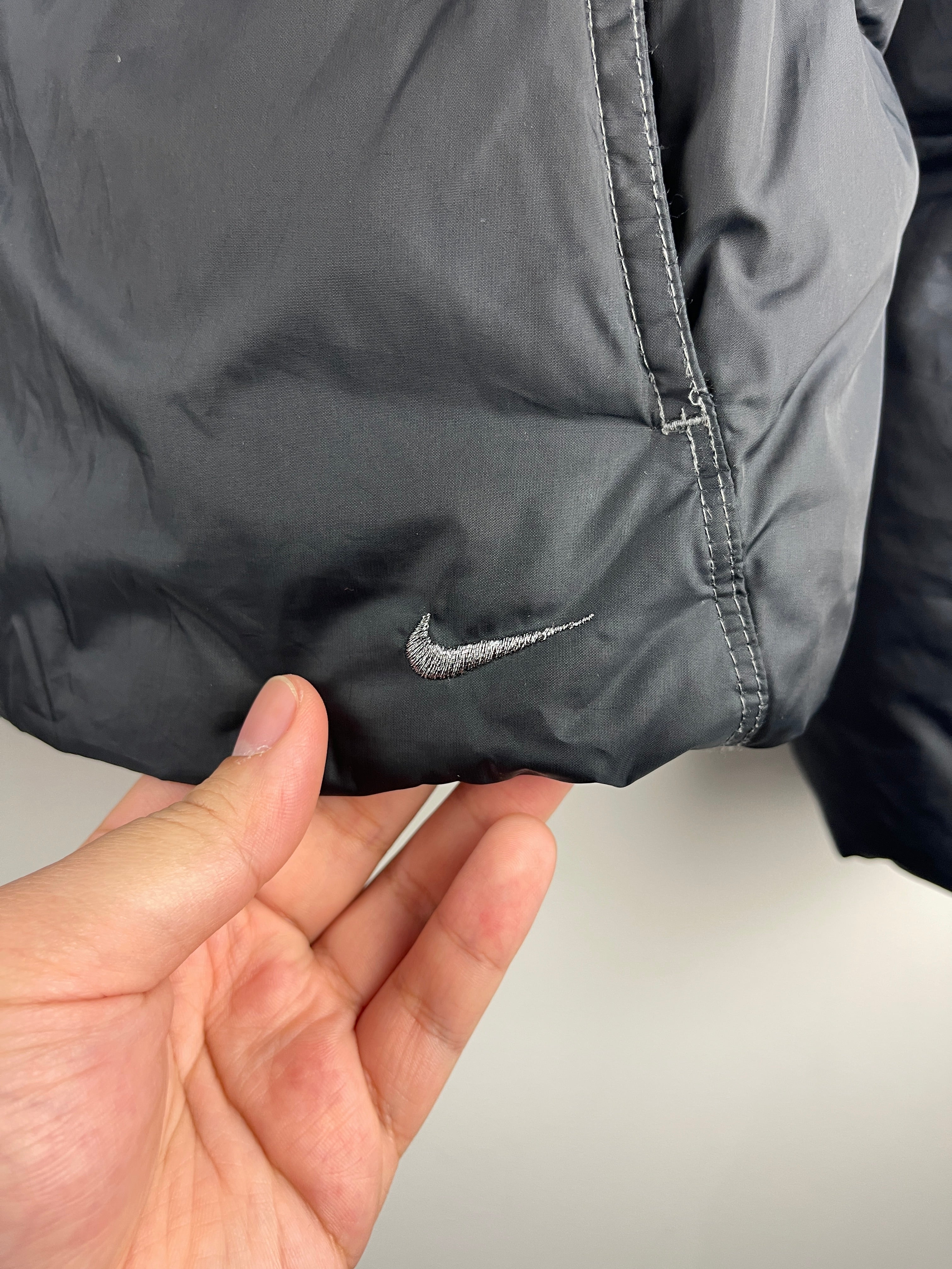 Vintage Nike Mini Swoosh Charcoal Women’s Grey Puffer Jacket - Image 3